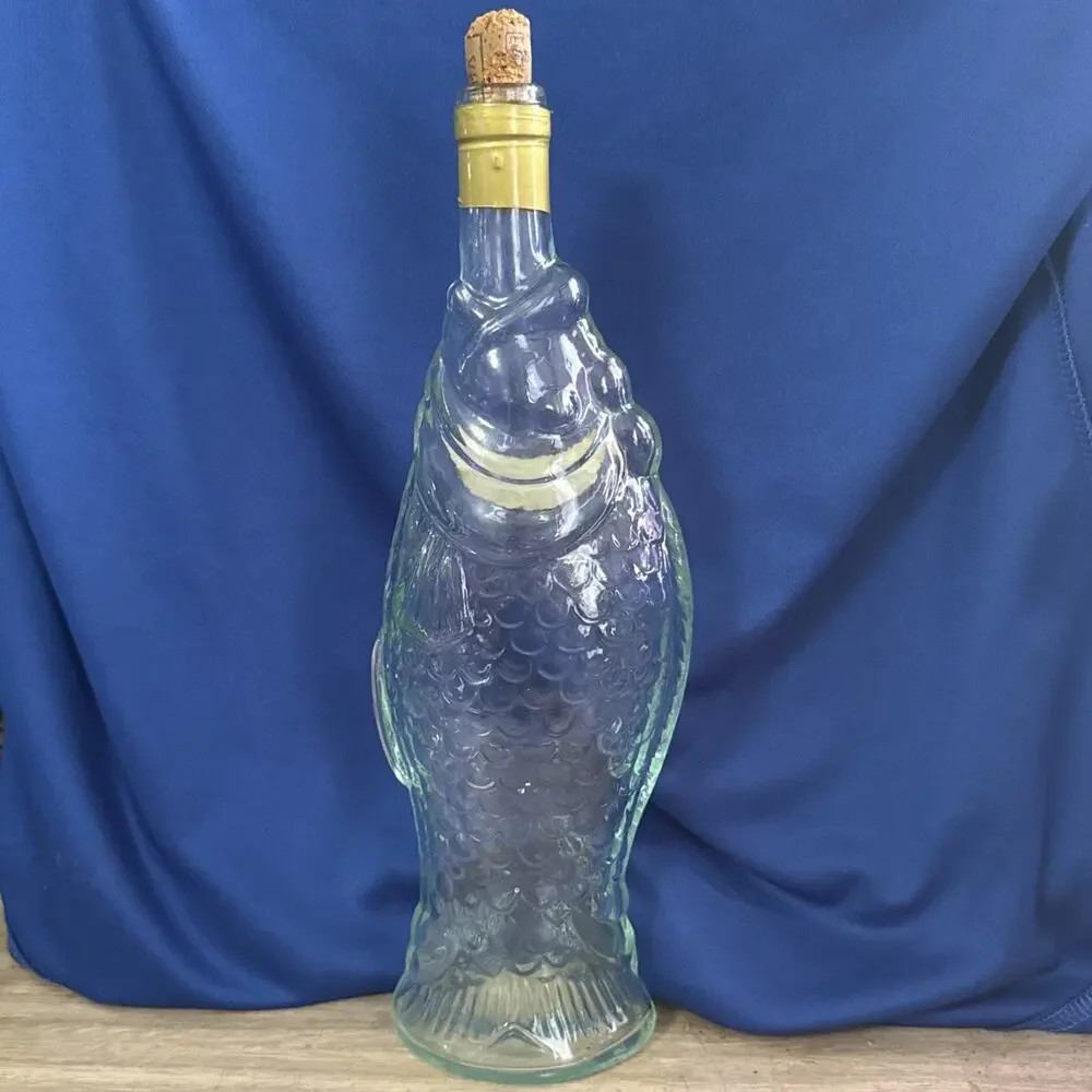 PESCEVINO Fish Shape 1985 Wine bottle Italy 13-1/4” tall with Cork & Label